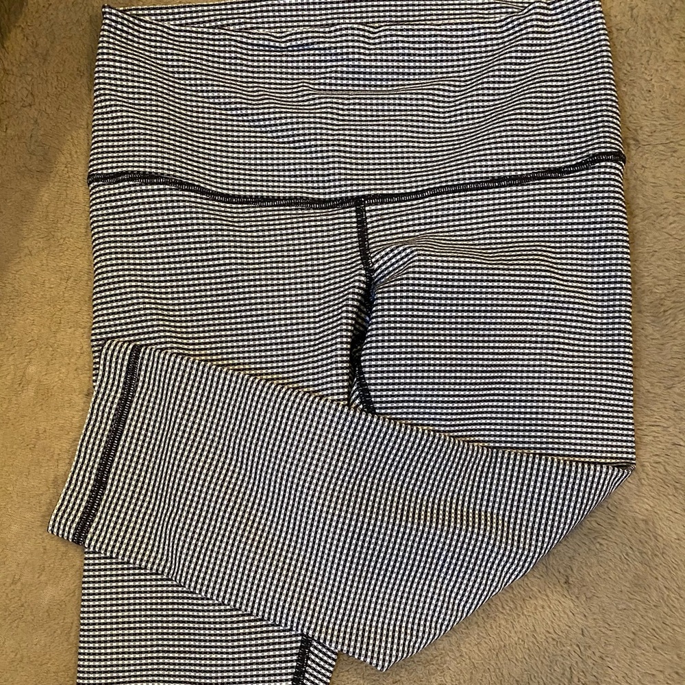 Lulu lemon wunder under gingham print crop.